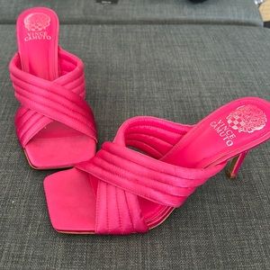 New /Never Worn Vince Camuto Arendie Quilted Dress Sandal Heel Magenta